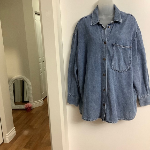 Reitman’s Soft Denim Oversized Shirt Sz Large - Picture 1 of 9